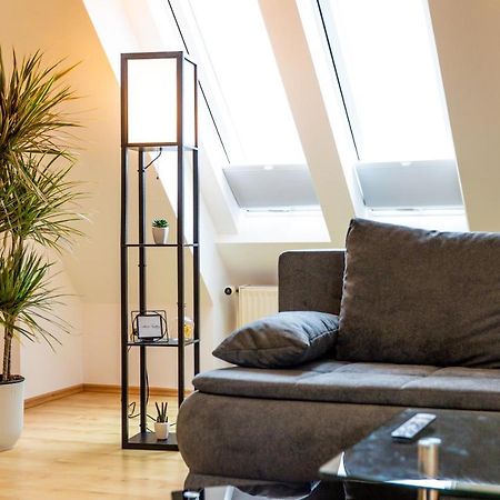 Moderne Dachgeschosswohnung - Parkplatz - Netflix Coburg Buitenkant foto