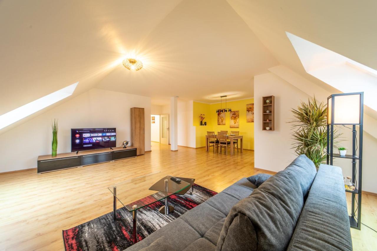 Moderne Dachgeschosswohnung - Parkplatz - Netflix Coburg Buitenkant foto