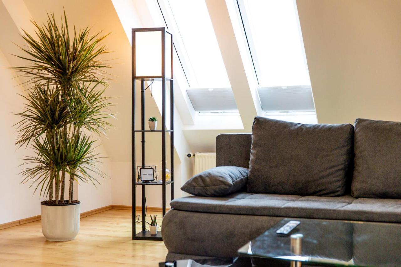 Moderne Dachgeschosswohnung - Parkplatz - Netflix Coburg Buitenkant foto
